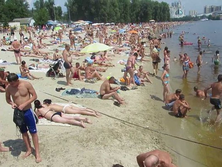 На всех 11 городских пляжах Киева ограничили или запретили купание (ФОТО)