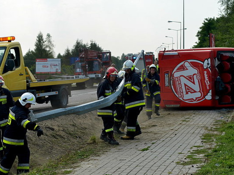 В Польше перевернулся пассажирский автобус, есть пострадавшие (ФОТО)