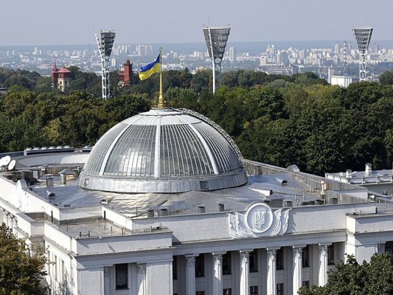 Украинским депутатам не грозит голосование по отпечаткам пальцев – эксперт