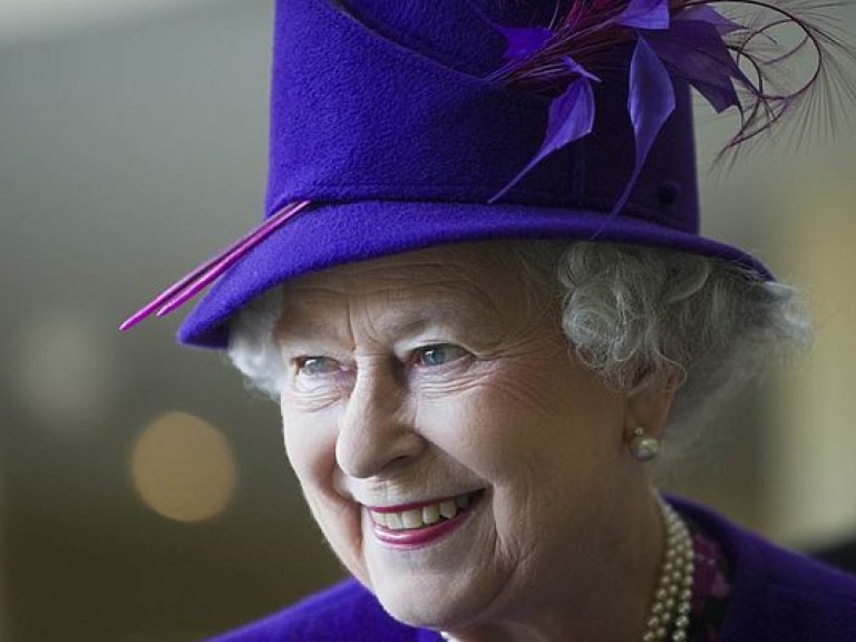 Елизавета II передаст корону Великобритании принцу Чарльзу через 4 года &#8212; СМИ