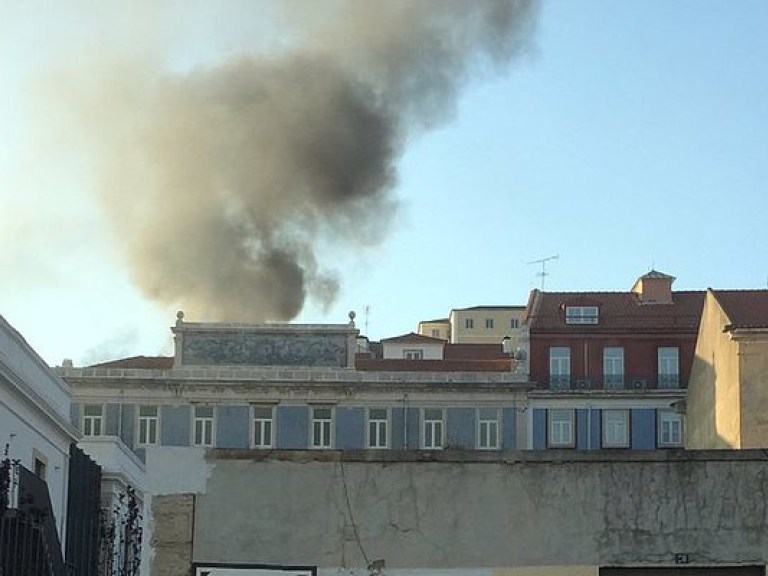 В Лиссабоне произошел взрыв, ранены туристы (ФОТО)