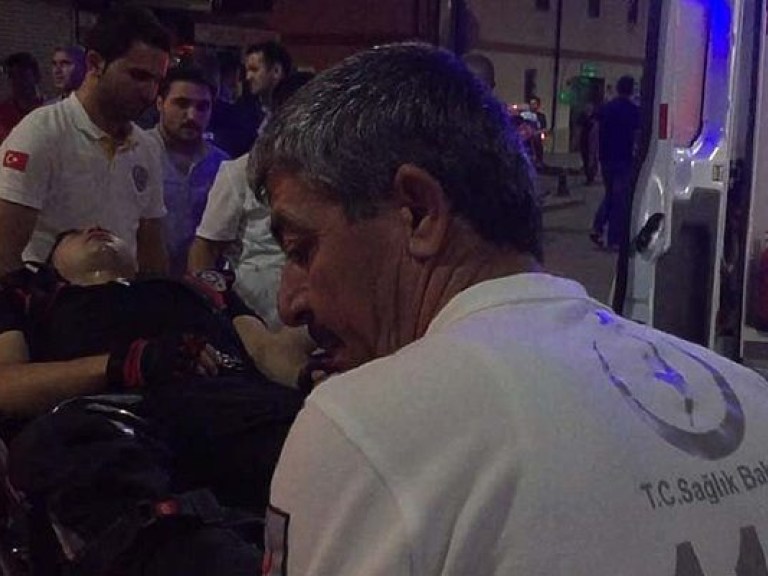 В Стамбуле  убили напавшего на полицейский участок мужчину (ФОТО)