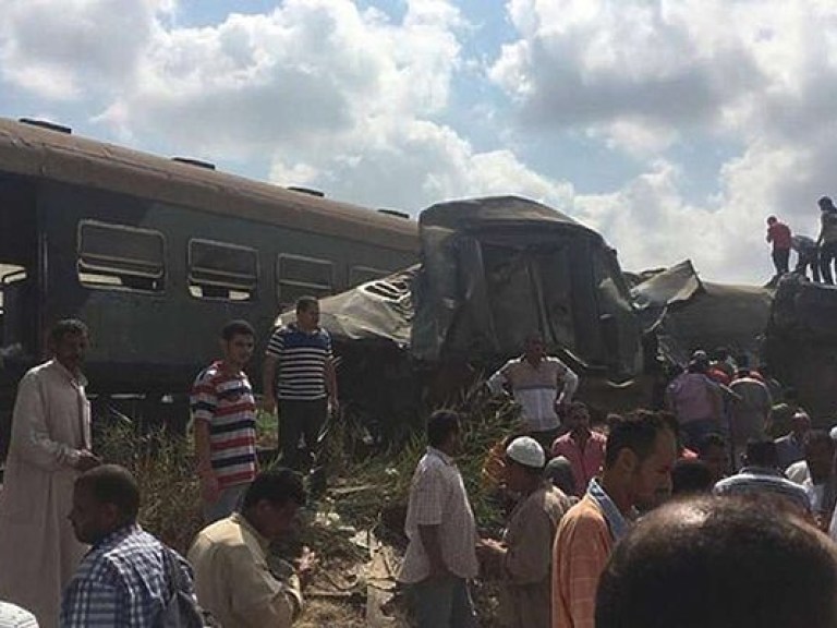 Столкновение поездов в Египте: глава железной дороги подал в отставку