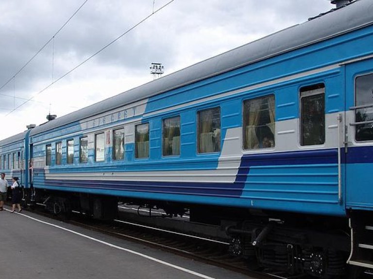 На юге Украины из-за лесного пожара задерживаются два поезда