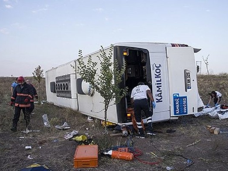 Четверо человек погибли в результате ДТП с автобусом в Турции (ФОТО)