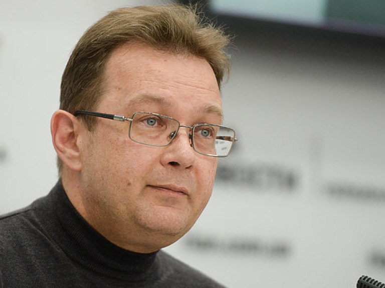 О. Пендзин « Осенью вырастут цены на промышленные товары и одежду»