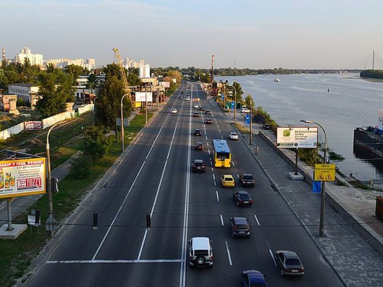 На столичной Днепровской набережной с 17 на 18 августа ночью ограничат движение