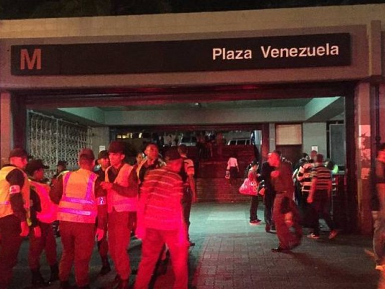 В Венесуэле в метро прогремел ряд взрывов (ФОТО)