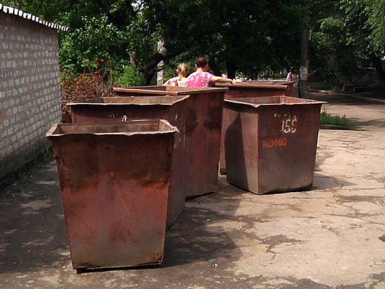 Власти Киева на одном лишь вывозе мусора незаконно собирают с жителей квартир миллионы гривен &#8212; эксперт