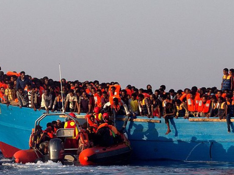 У берегов Испании спасли 339 мигрантов