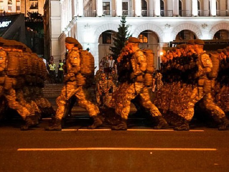 На Крещатике провели очередную репетицию военного парада ко Дню независимости Украины (ФОТО)
