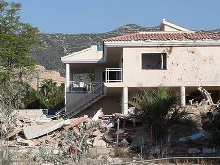 Мощный взрыв прогремел в Испании в доме, где расположена нарколаборатория (ФОТО)