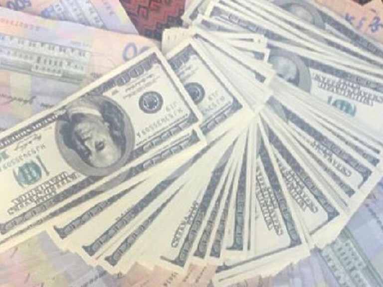 Прокуратура задержала на взятке в 60 тысяч гривен руководителя одного из банков (ФОТО)