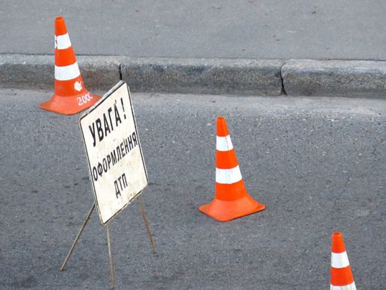 Под Киевом при обгоне грузовика погиб водитель легкового автомобиля (ФОТО)