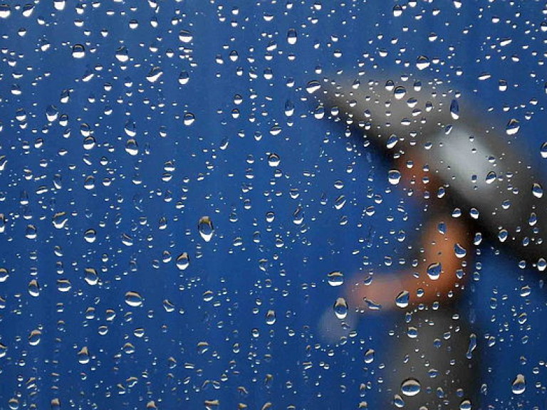 В понедельник в Украину придут дожди и прохлада