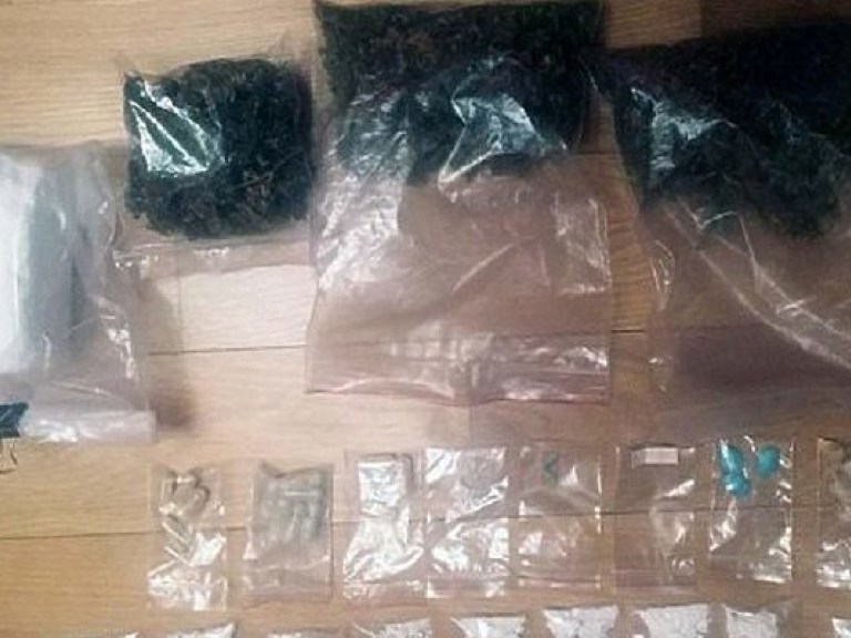 В квартире киевлянина хранились наркотики на три миллиона гривен &#8212; полиция (ФОТО)