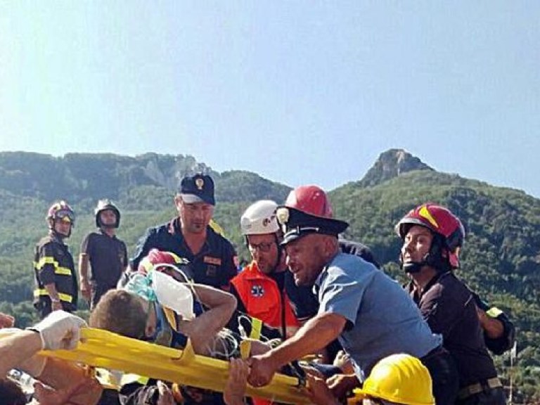 В результате землетрясений в Италии пострадали 38 взрослых и семимесячный младенец (ВИДЕО)