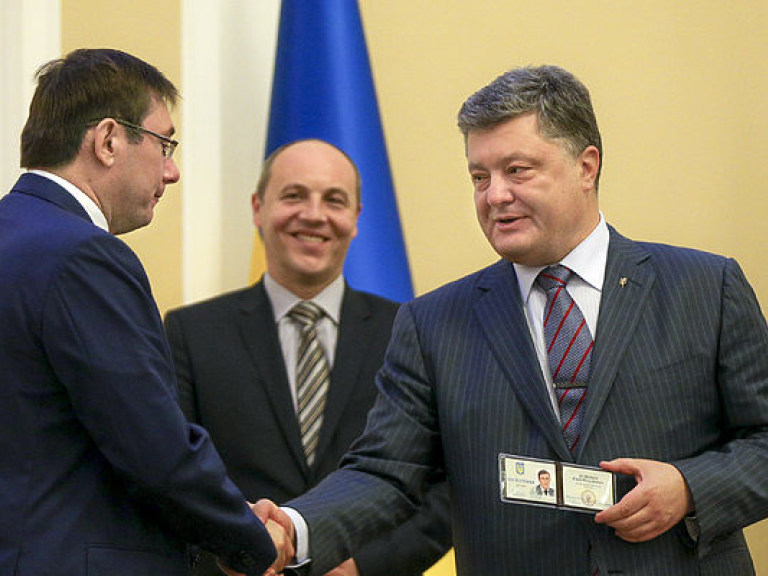 Луценко пытается создать новую коалицию для Порошенко &#8212; политолог