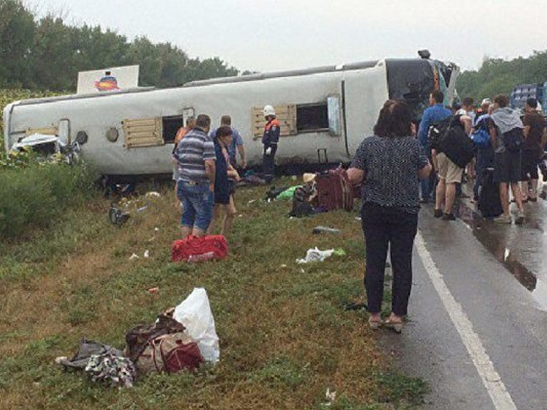 В Ростовской области перевернулся рейсовый автобус: 27 пострадавших (ФОТО)