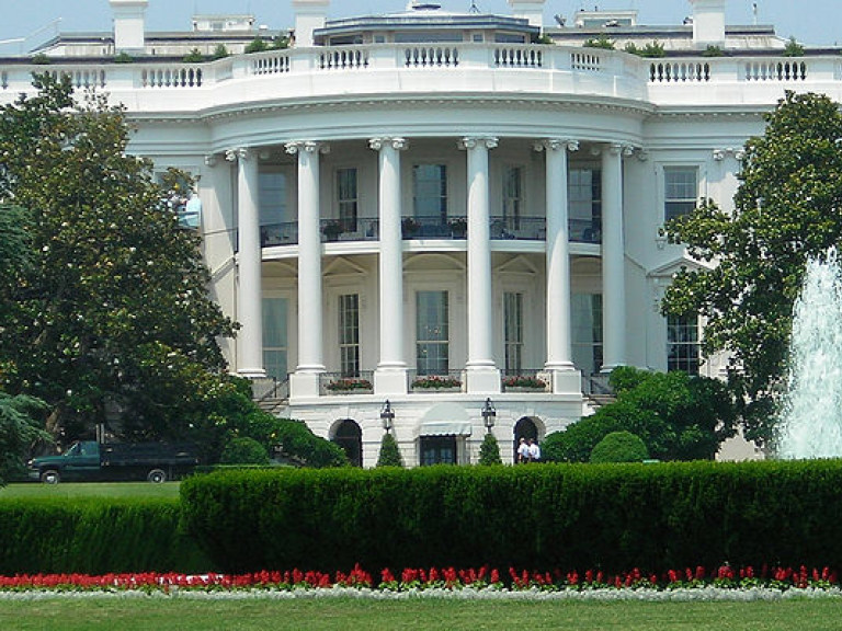 В Белом доме объявили тревогу из-за подозрительной сумки