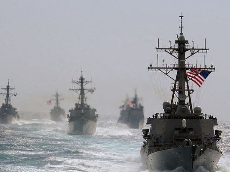 Командующего флота США в Азии уволили из-за столкновения кораблей