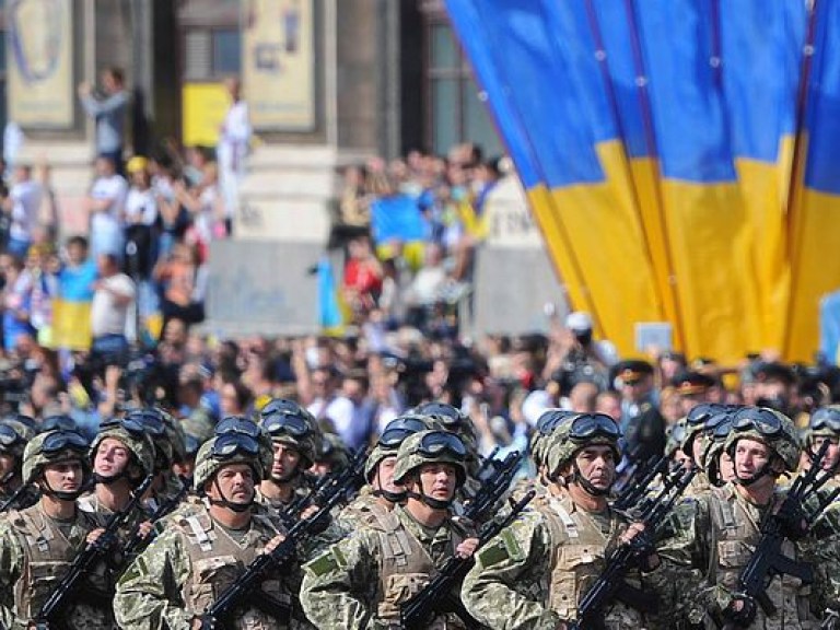 Во время военного парада не было нарушений общественного порядка &#8212; Крищенко