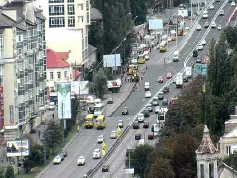 На путепроводе возле метро &#171;Нивки&#187; в Киеве возобновили движение (ФОТО)