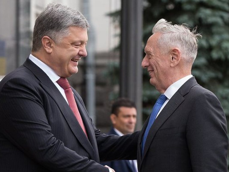 Политолог о встрече Мэттиса и Порошенко: Летального оружия от США пока не будет