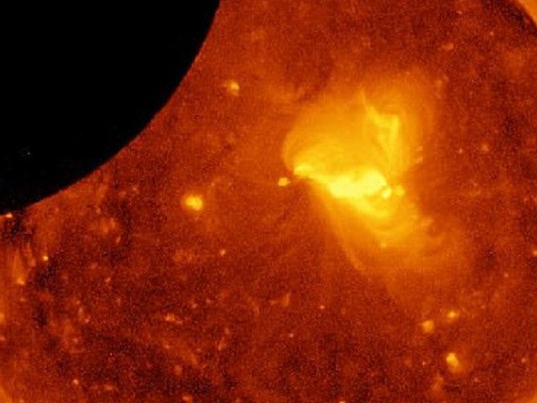 Эксперты NASA создали из фотографии солнечного затмения яркое зрелище (ВИДЕО)