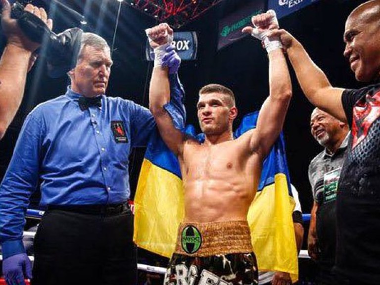 Украинский боксер Деревянченко нокаутировал Джонсона (ВИДЕО)
