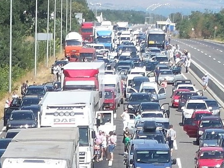 Водители сообщили о многокилометровом заторе на трассе «Киев &#8212; Одесса» (ФОТО)
