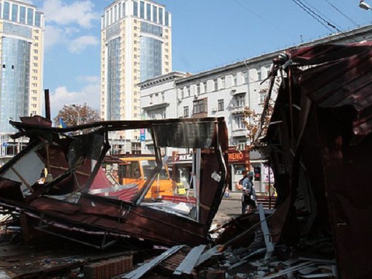 Демонтаж МАФов возле КПИ в Киеве: владельцы киосков устроили акцию протеста (ФОТО)