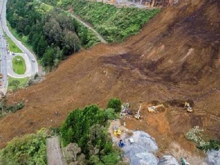 В Буркина-Фасо на золотом руднике в результате схода оползня погибли восемь человек (ФОТО)