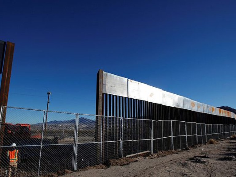 Мексика отказалась платить за стену на границе с США &#8212; МИД страны
