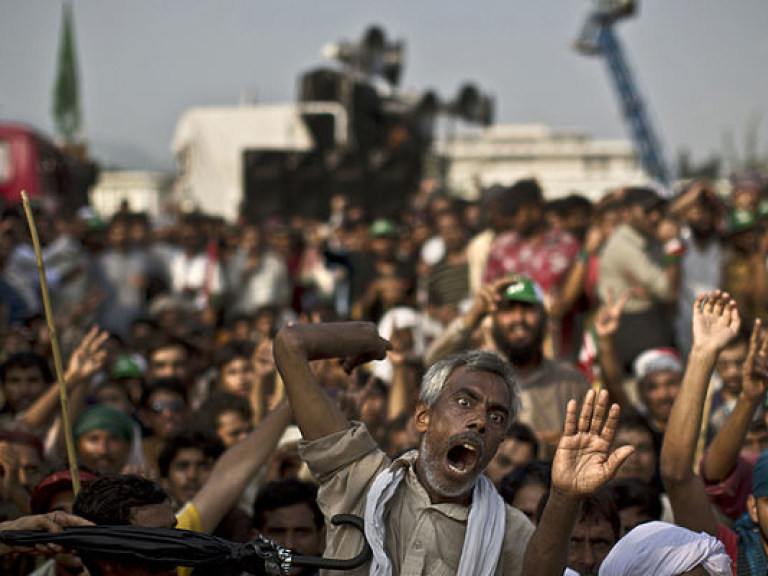 В Пакистане полиция применила слезоточивый газ против антиамериканской демонстрации &#8212; СМИ