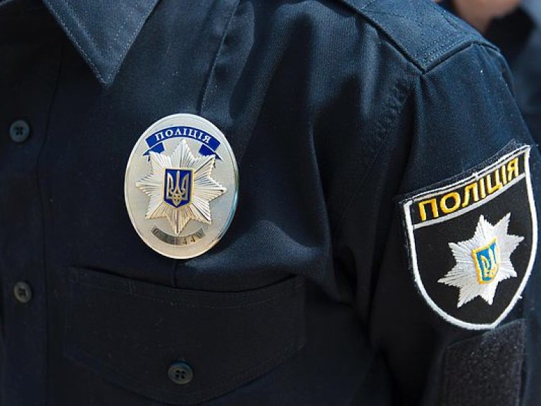 Киевская полиция выехала на проверку информации о минировании двух судов