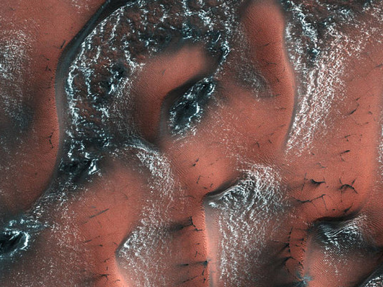 NASA показало снежные дюны Марса (ФОТО)