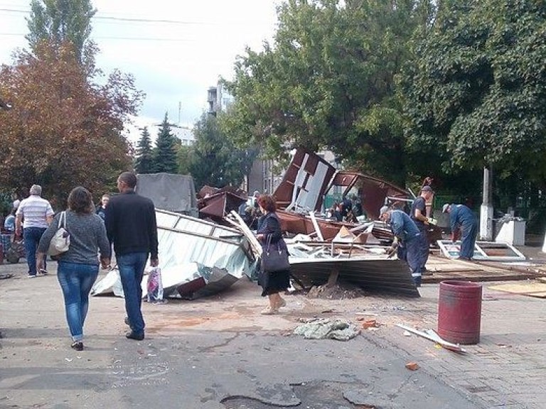 Улица в районе станции метро «КПИ» в Киеве преобразилась после демонтажа МАФов (ФОТО)