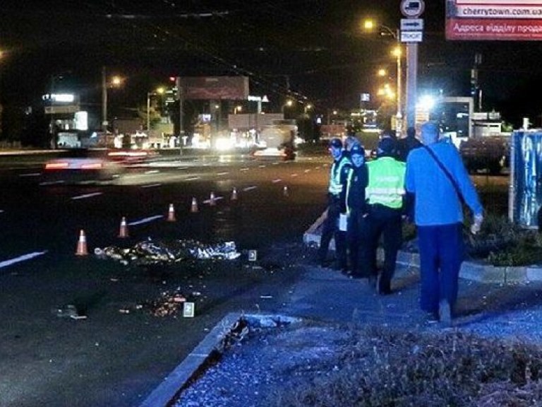 В Киеве грузовик раздавил пешехода-нарушителя, водитель скрылся (ФОТО)