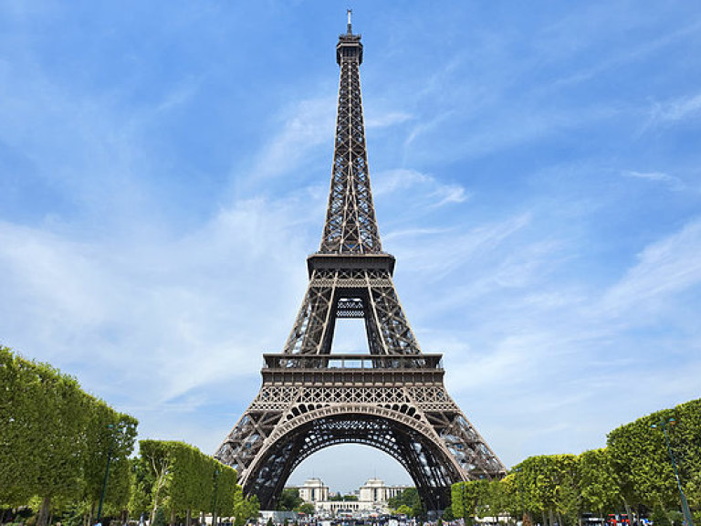 Эйфелеву башню в Париже закроют на ремонт до 10 октября