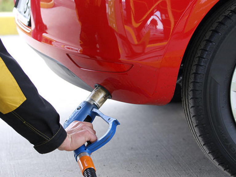 До конца сентября цены на газ на автозаправках могут опуститься до 12 гривен за литр &#8212; эксперт