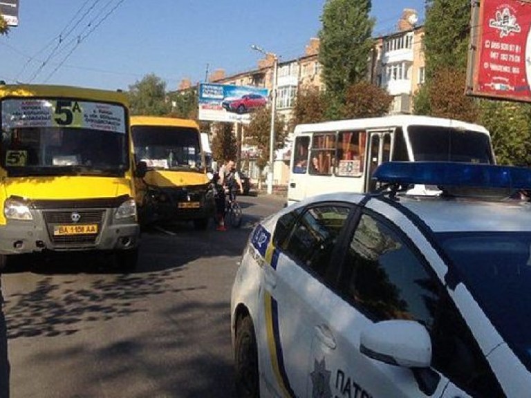 В Кропивницком столкнулись две маршрутки, пострадали четверо пассажиров (ФОТО)