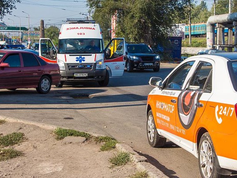 В Днепре возле школы на пешеходном переходе водитель «Таврии» сбил девочку (ФОТО)