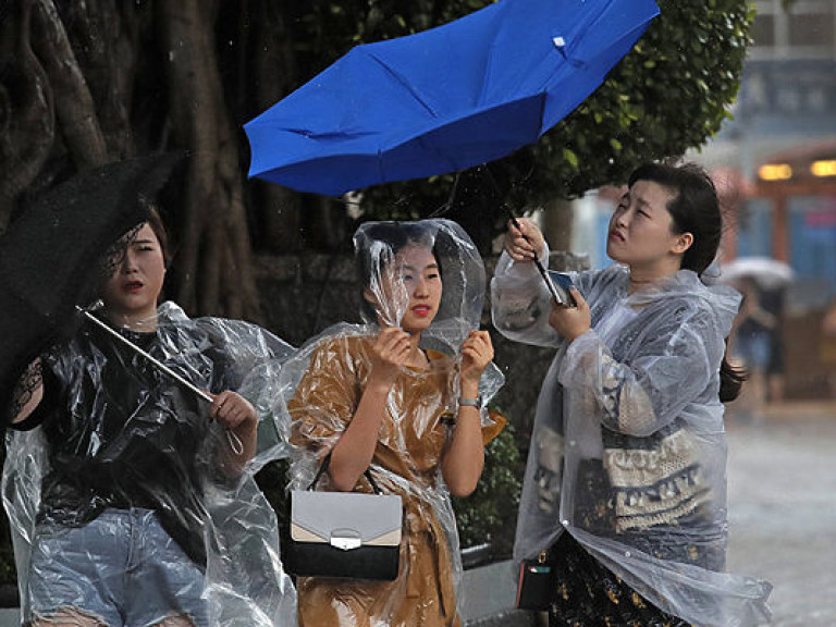 На Китай обрушился мощный тайфун «Мавар» (ФОТО, ВИДЕО)