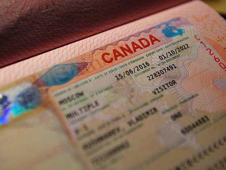 Канада массово отказывает украинцам в оформлении виз – посол