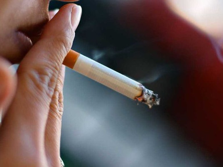 В Украине ежедневно курят 7,2 миллиона взрослых
