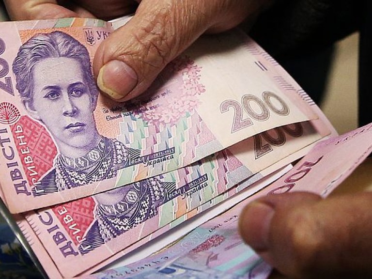 Украинские мужчины зарабатывают на 27% больше женщин &#8212; Госстат