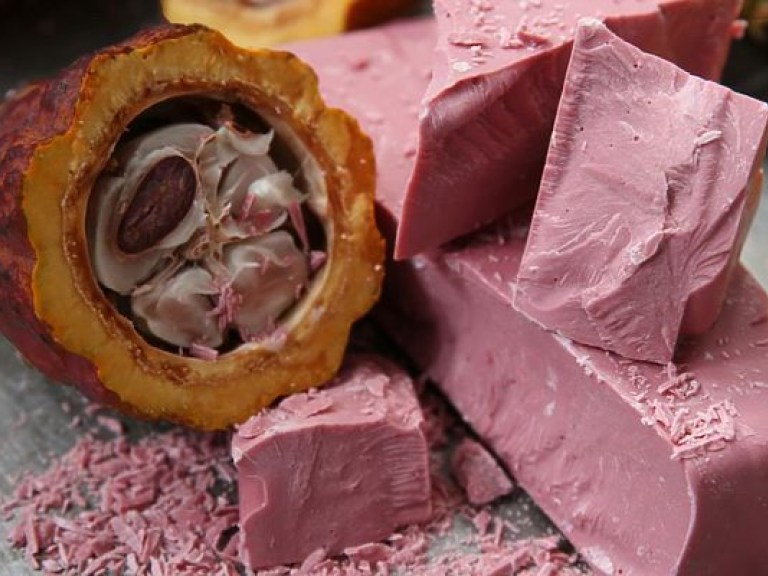 В Швейцарии ученые создали рубиновый шоколад