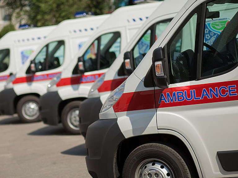 Во Львове маршрутка столкнулась с легковым автомобилем, пострадали 6 человек