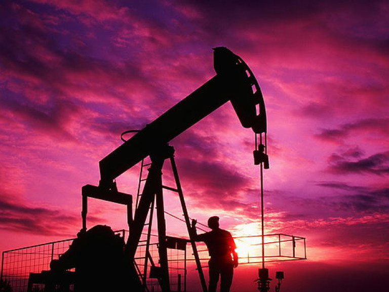 Цена нефти Brent превысила 53 долларов за баррель